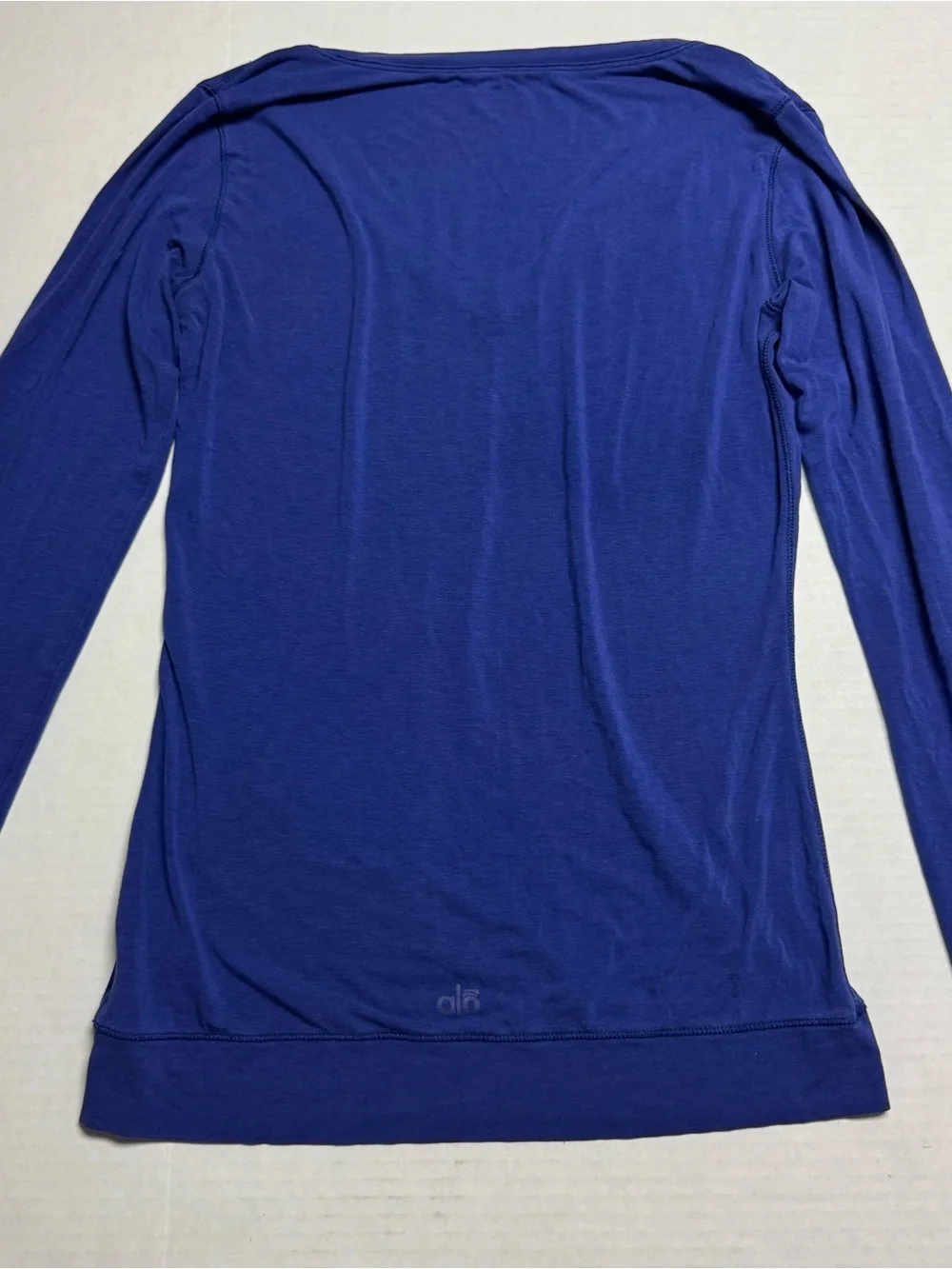 alo Yoga CoolFit Long Sleeve V-Neck Performance Workout, Casual Tee Size: S